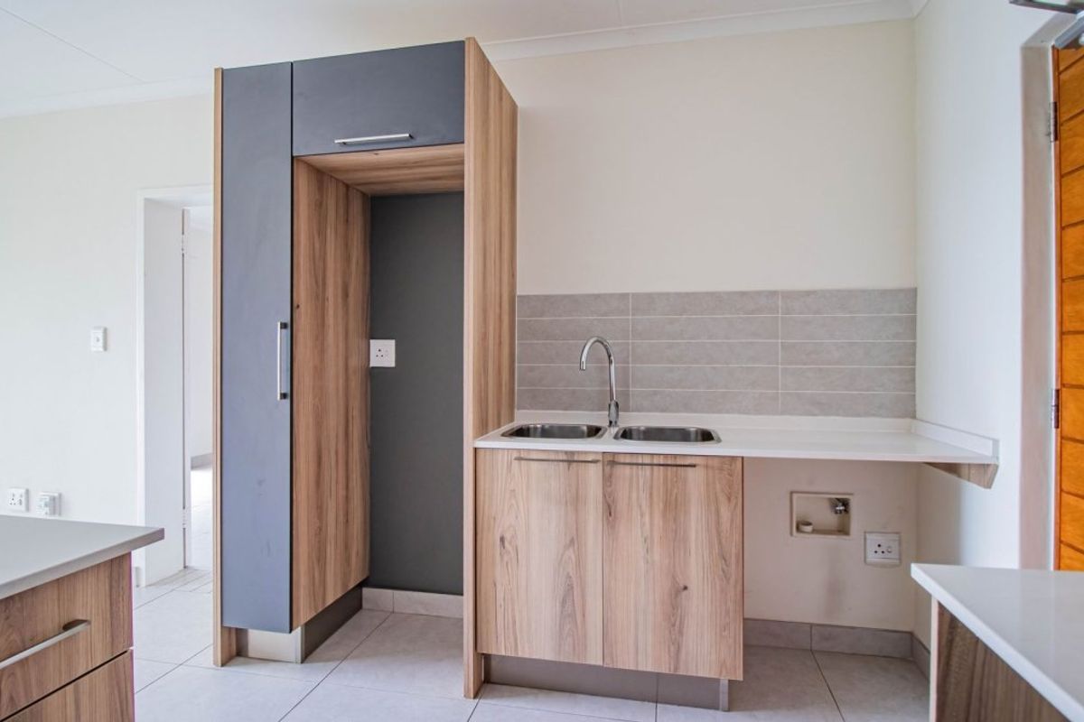 Modderfontein Gem: Open Plan Living & Secure Comfort - Photo 2