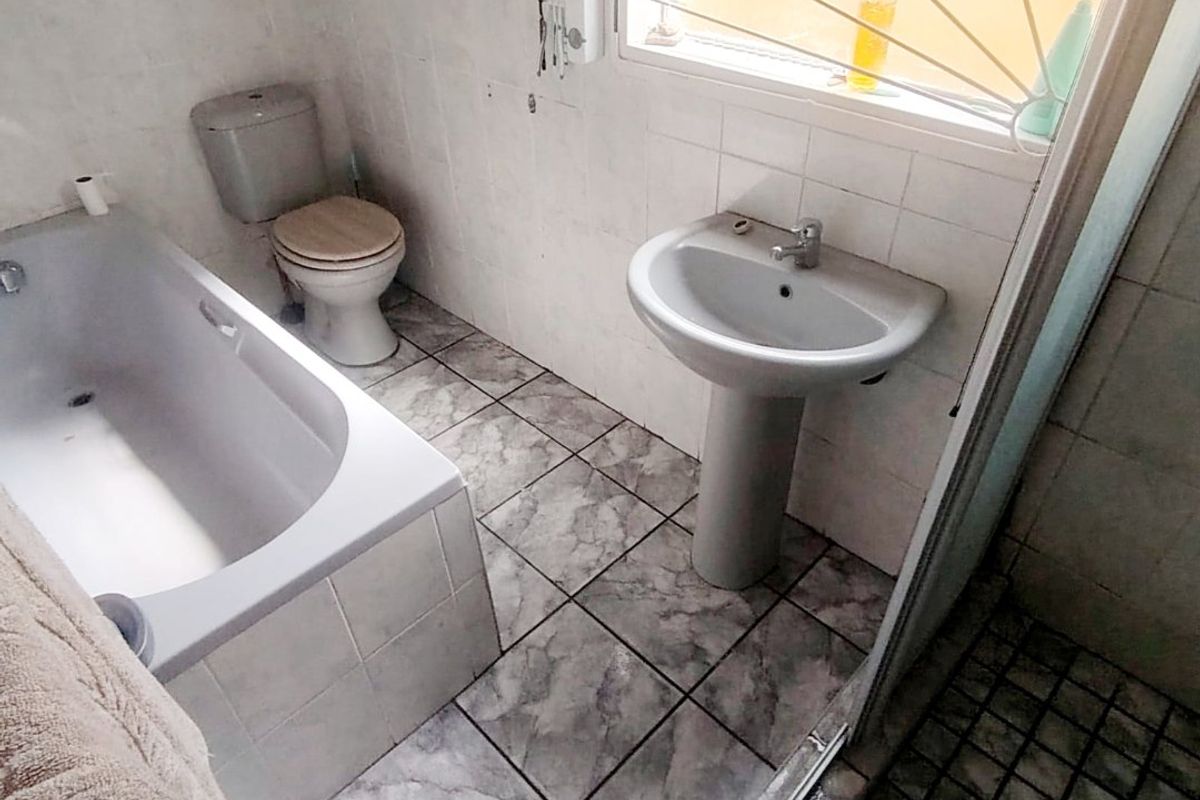 5 Bedroom House In Buffalo Flats  - Photo 4