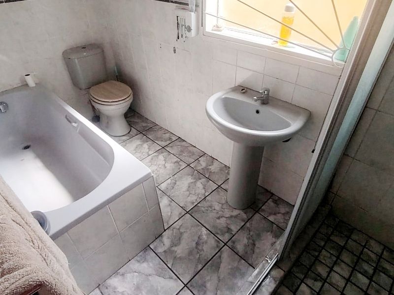 5 Bedroom House In Buffalo Flats  - Photo 4