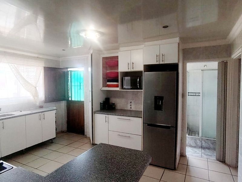 5 Bedroom House In Buffalo Flats  - Photo 9