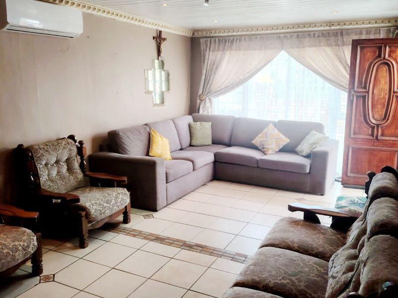 5 Bedroom House In Buffalo Flats  - Photo 6