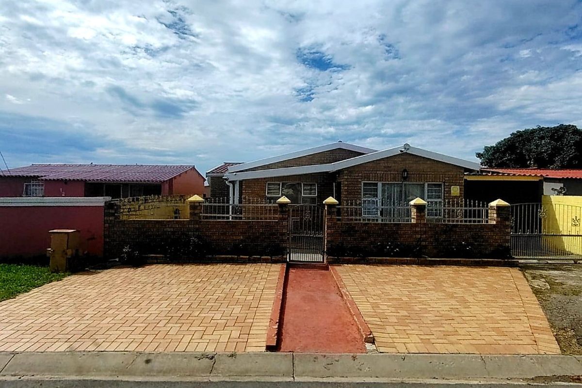 5 Bedroom House In Buffalo Flats  - Photo 2