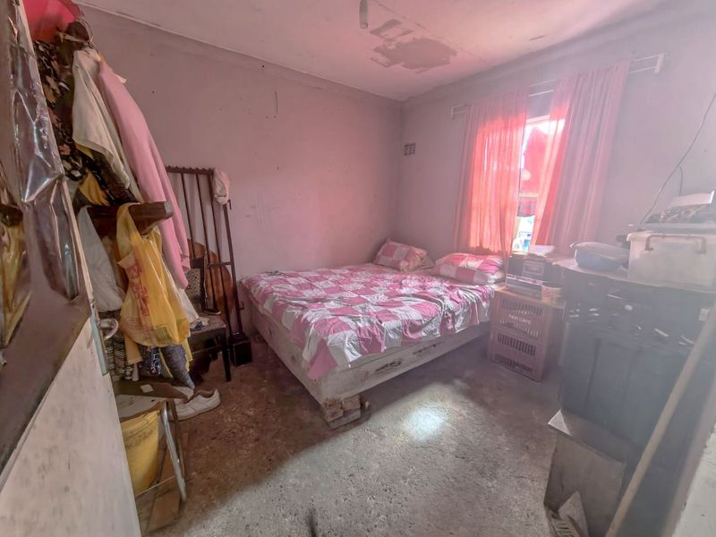 Two bedroom family home for sale in Pelican Park.   R499 000 - Photo 2