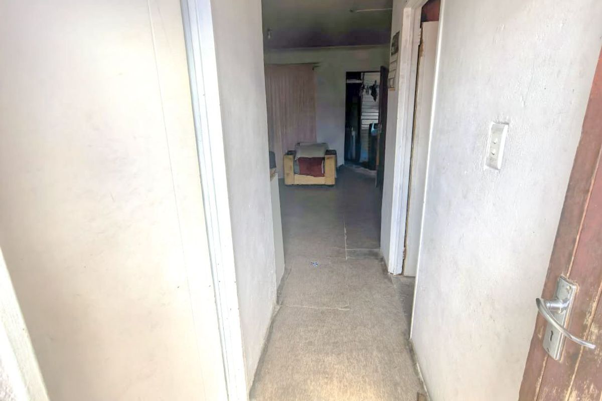 Two bedroom family home for sale in Pelican Park.   R499 000 - Photo 4