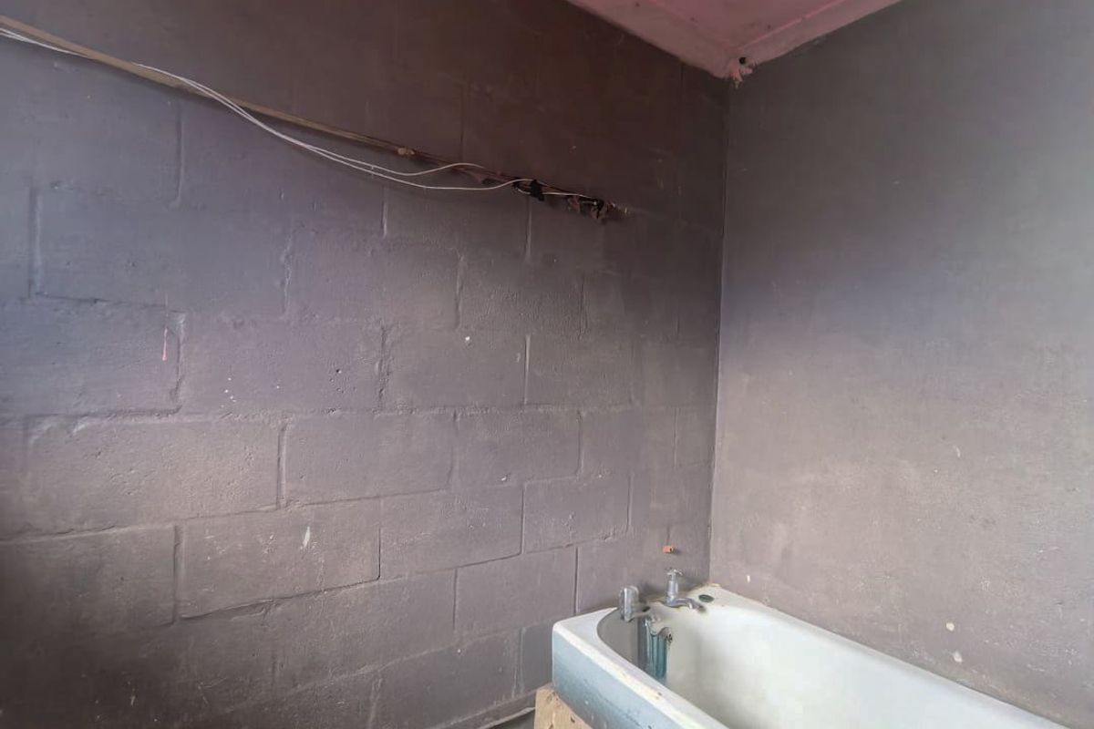 Two bedroom family home for sale in Pelican Park.   R499 000 - Photo 5