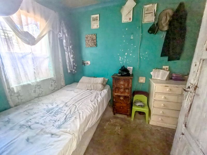 Two bedroom family home for sale in Pelican Park.   R499 000 - Photo 3