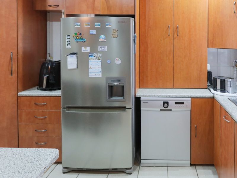 Elegant Family Home in Roodepoort North  - Photo 4