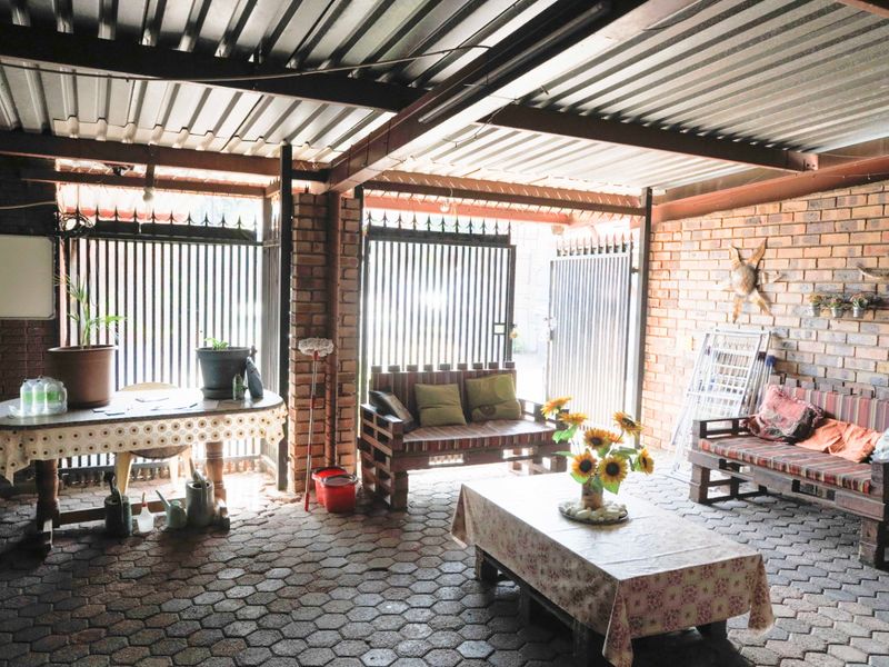 Elegant Family Home in Roodepoort North  - Photo 5