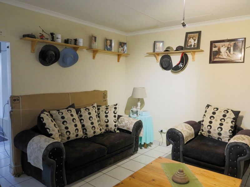 Elegant Family Home in Roodepoort North  - Photo 10