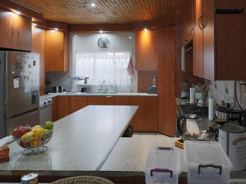 Elegant Family Home in Roodepoort North  - Photo 2