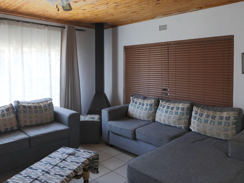 Elegant Family Home in Roodepoort North  - Photo 8