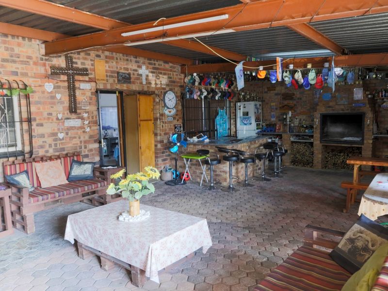 Elegant Family Home in Roodepoort North  - Photo 7