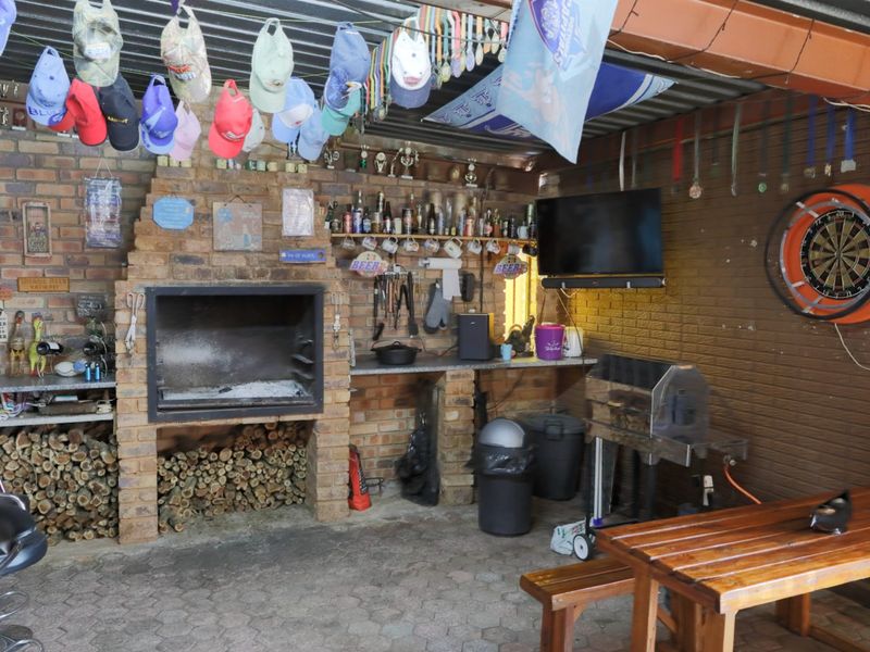 Elegant Family Home in Roodepoort North  - Photo 6