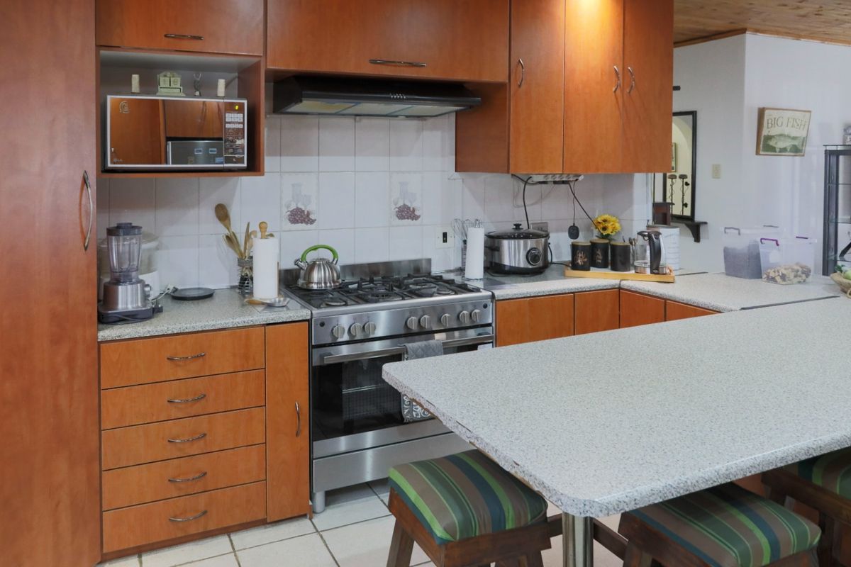 Elegant Family Home in Roodepoort North  - Photo 3