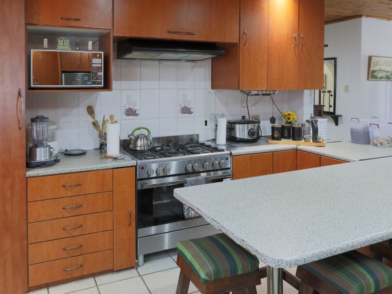 Elegant Family Home in Roodepoort North  - Photo 3