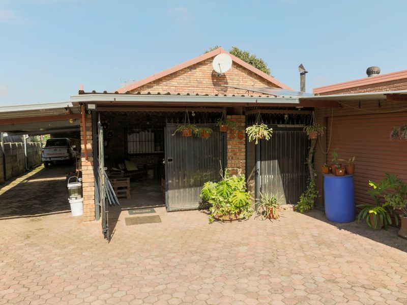 Elegant Family Home in Roodepoort North  - Photo 1