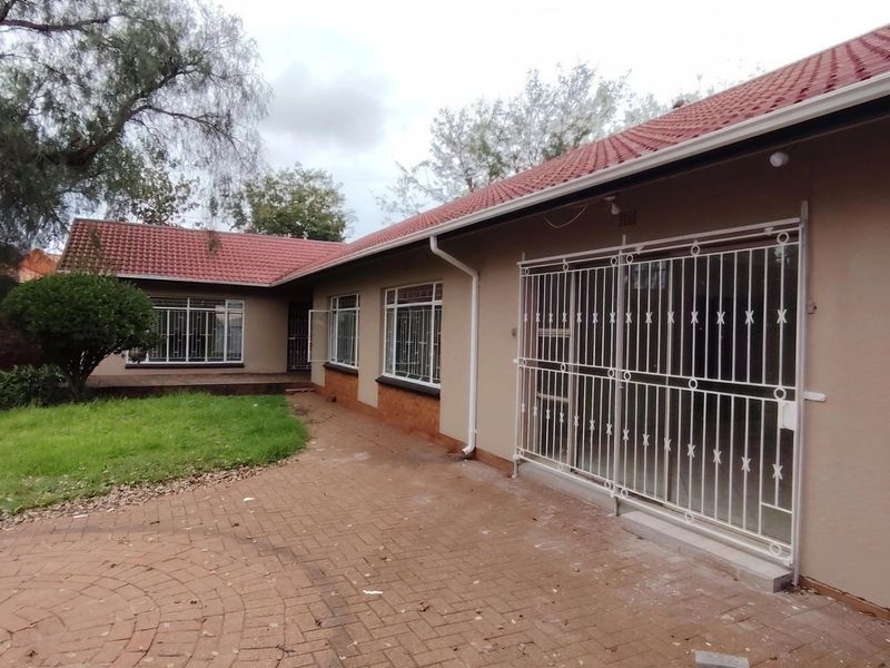 Spacious 4-Bedroom Family Home in Peaceful Kookrus - Photo 5