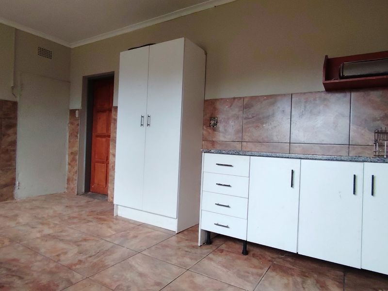 Spacious 4-Bedroom Family Home in Peaceful Kookrus - Photo 10