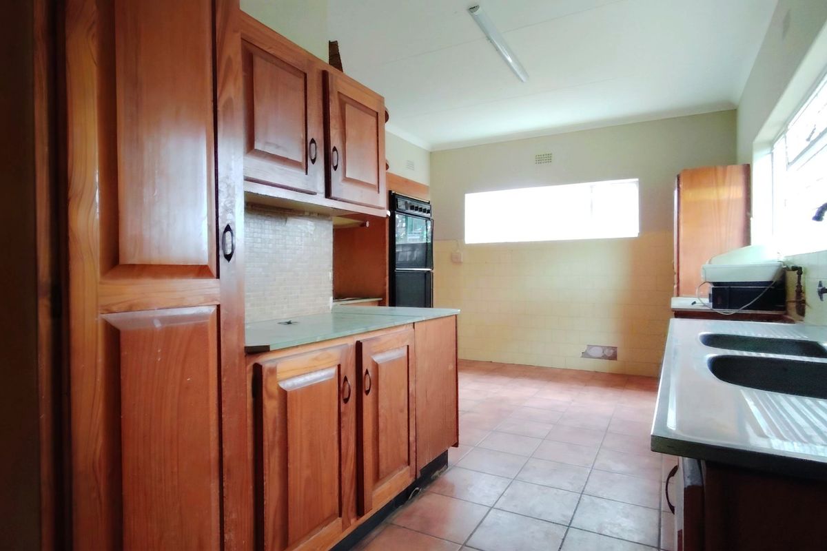 Spacious 4-Bedroom Family Home in Peaceful Kookrus - Photo 3