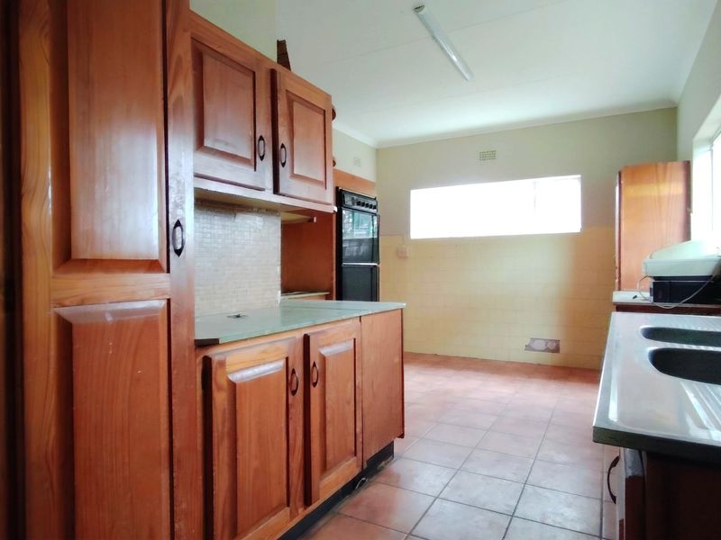 Spacious 4-Bedroom Family Home in Peaceful Kookrus - Photo 3