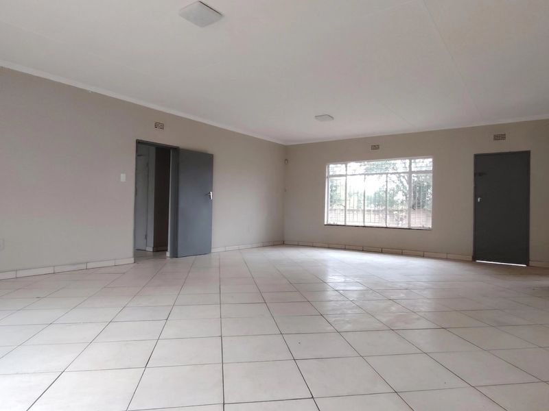 Spacious 4-Bedroom Family Home in Peaceful Kookrus - Photo 6