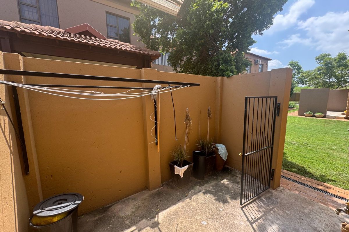 This charming 3-bedroom, 2.5-bathroom townhouse is situated in a secure estate, offering both comfort and privacy. - Photo 4