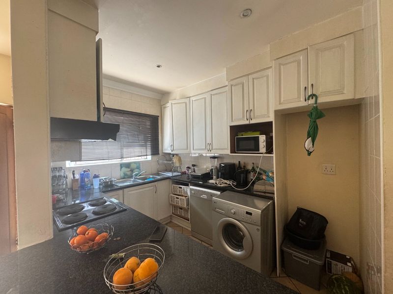 This charming 3-bedroom, 2.5-bathroom townhouse is situated in a secure estate, offering both comfort and privacy. - Photo 6