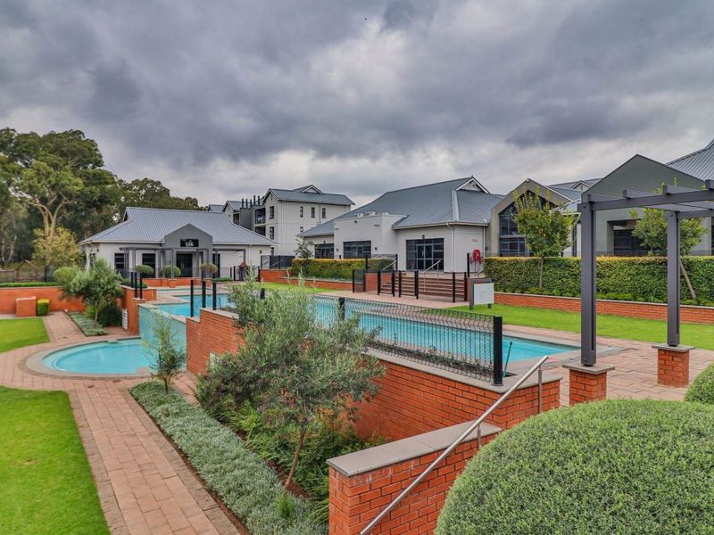Modern 1-Bedroom Lock-Up-and-Go Apartment for Sale in Upmarket Modderfontein - Photo 10