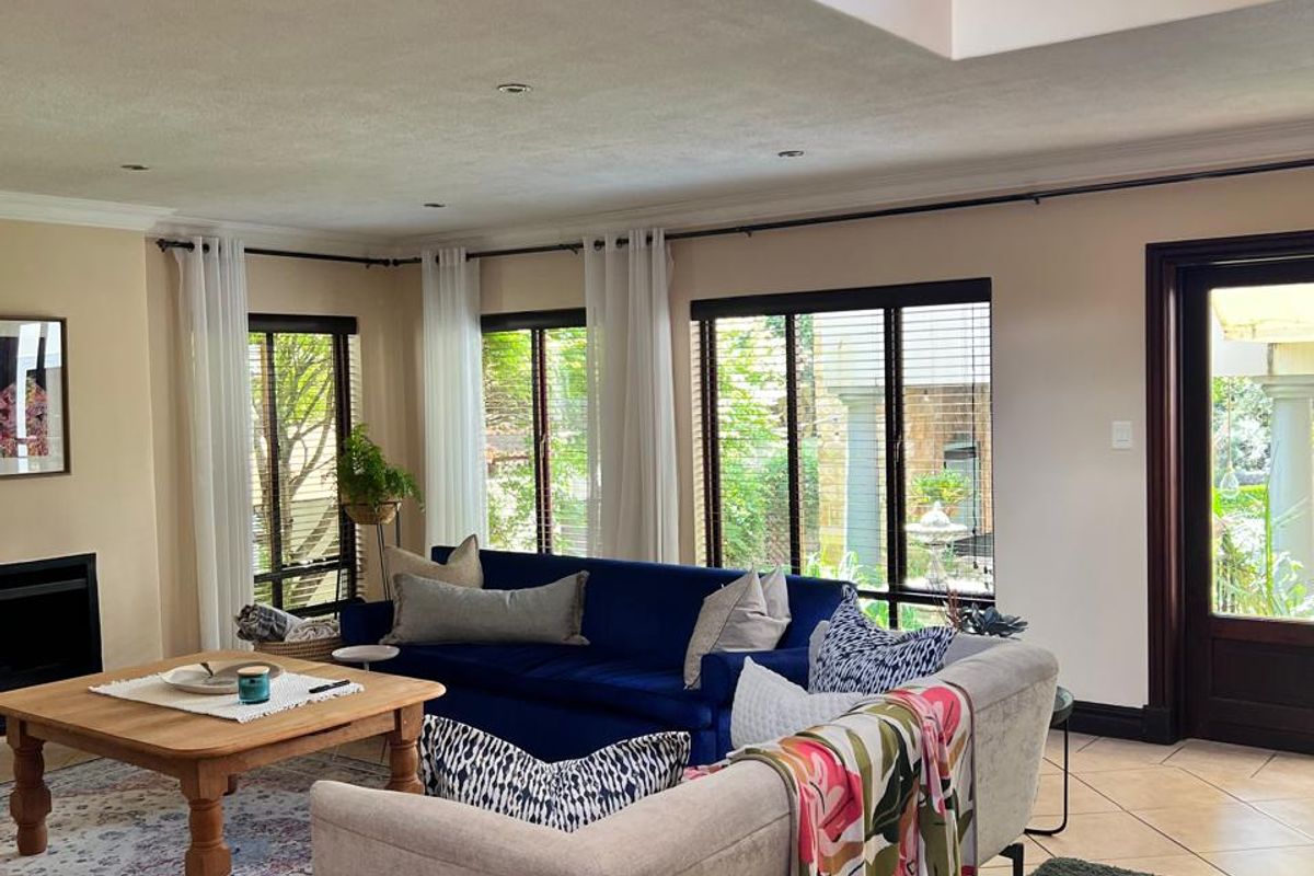 Luxury 4-Bedroom Home in Boardwalk Manor Estate - Available Immediate! - Photo 4