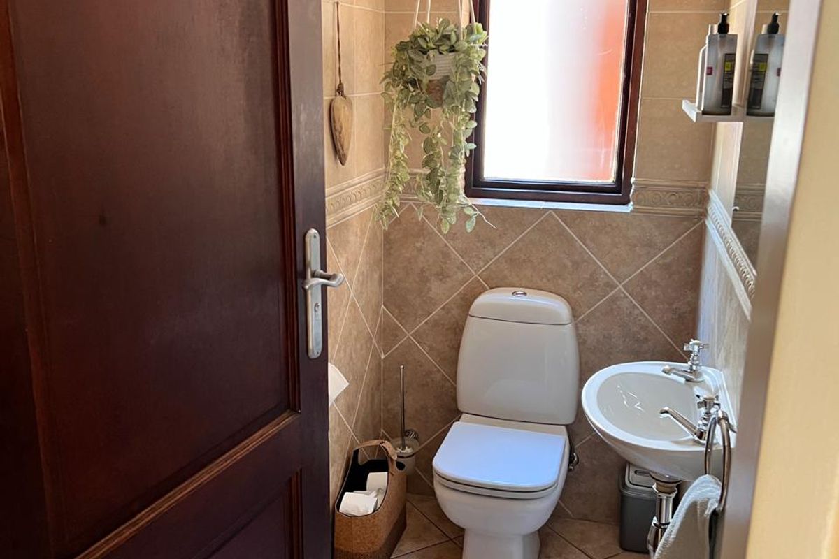 Luxury 4-Bedroom Home in Boardwalk Manor Estate - Available Immediate! - Photo 5