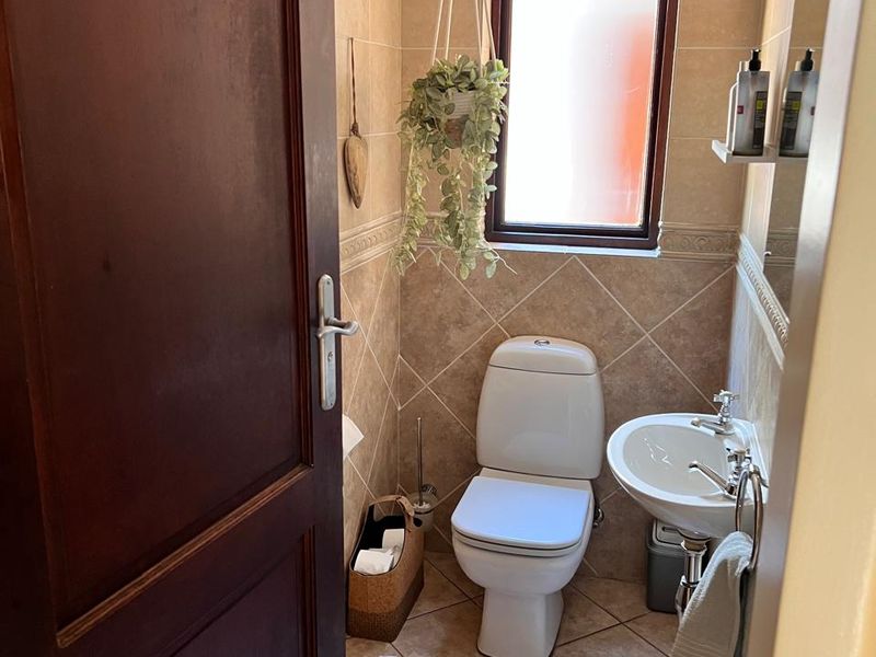 Luxury 4-Bedroom Home in Boardwalk Manor Estate - Available Immediate! - Photo 5