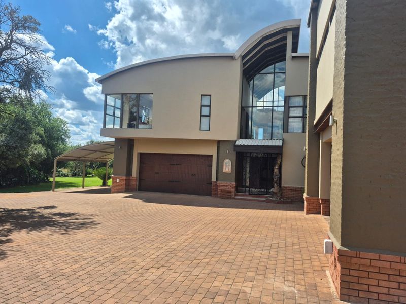 Amazing 4 bedroom house with flatlet double storey in Nature reserve  - Photo 5