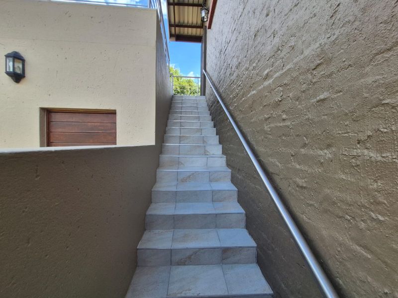 Amazing 4 bedroom house with flatlet double storey in Nature reserve  - Photo 9