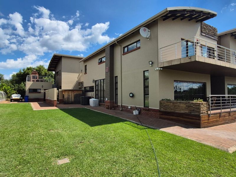 Amazing 4 bedroom house with flatlet double storey in Nature reserve  - Photo 7