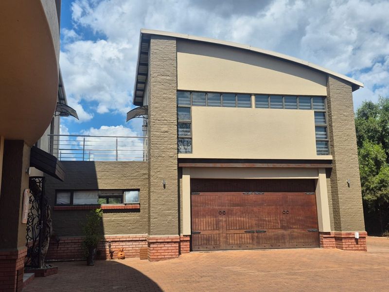 Amazing 4 bedroom house with flatlet double storey in Nature reserve  - Photo 6