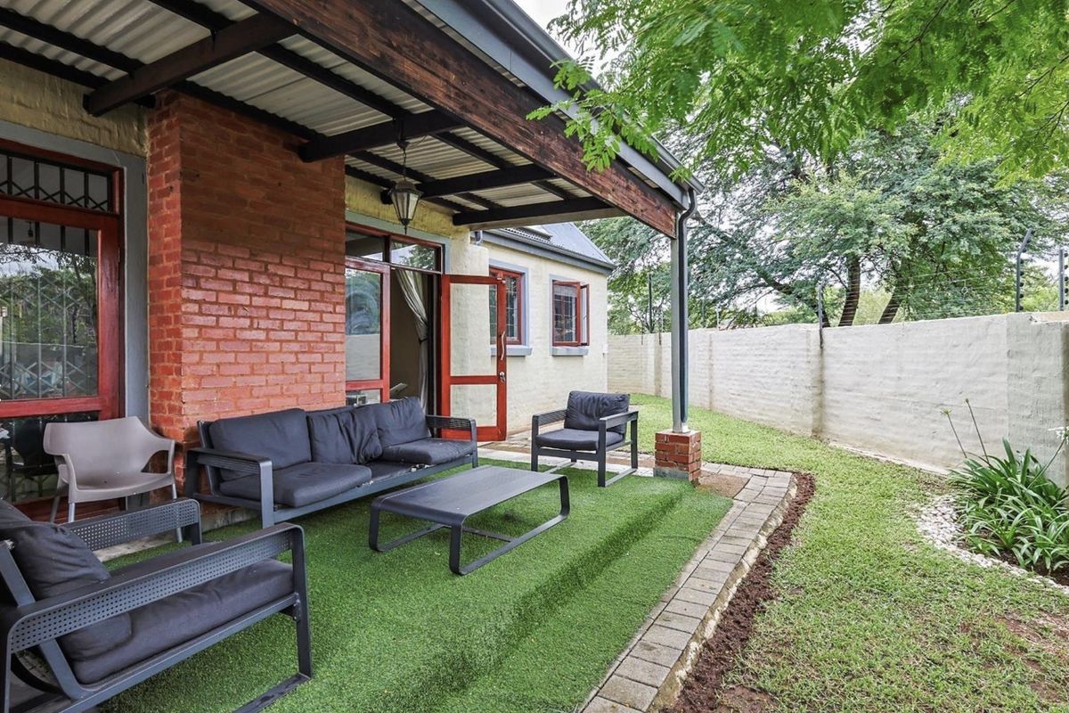 3 bedroom, 2 bathroom house for sale in Equestria  - Photo 2