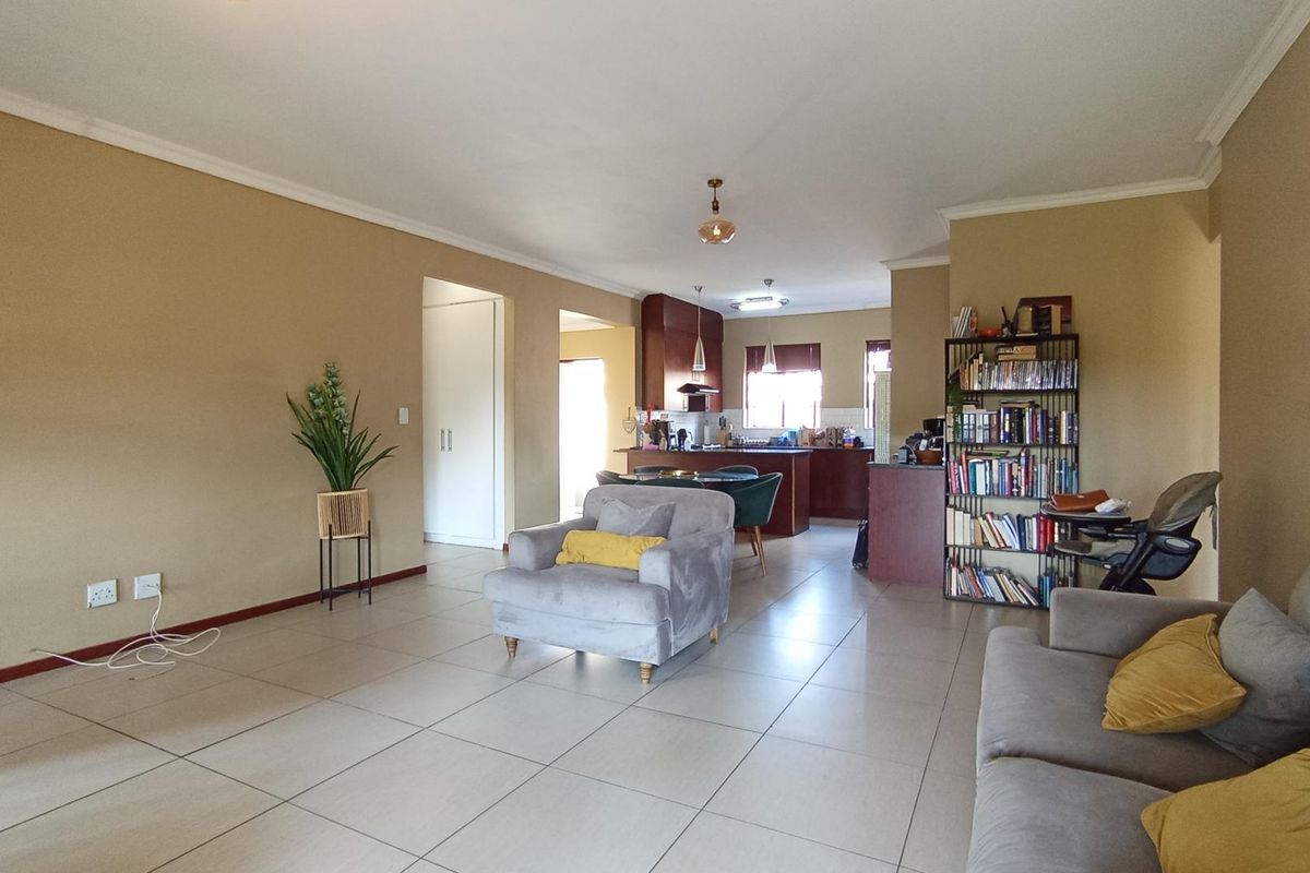 3 bedroom, 2 bathroom house for sale in Equestria  - Photo 4