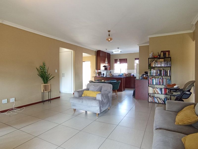 3 bedroom, 2 bathroom house for sale in Equestria  - Photo 4