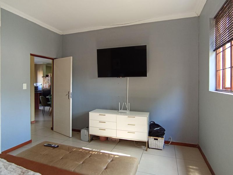 3 bedroom, 2 bathroom house for sale in Equestria  - Photo 10