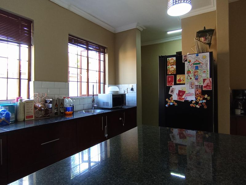 3 bedroom, 2 bathroom house for sale in Equestria  - Photo 7