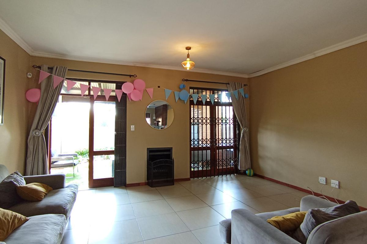 3 bedroom, 2 bathroom house for sale in Equestria  - Photo 3