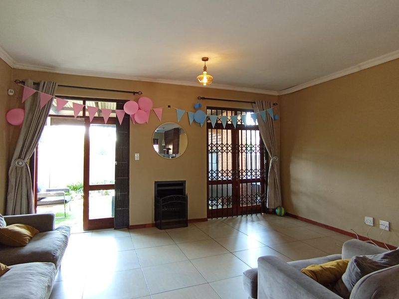 3 bedroom, 2 bathroom house for sale in Equestria  - Photo 3