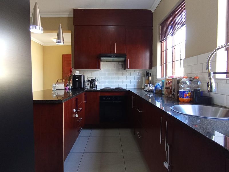 3 bedroom, 2 bathroom house for sale in Equestria  - Photo 6