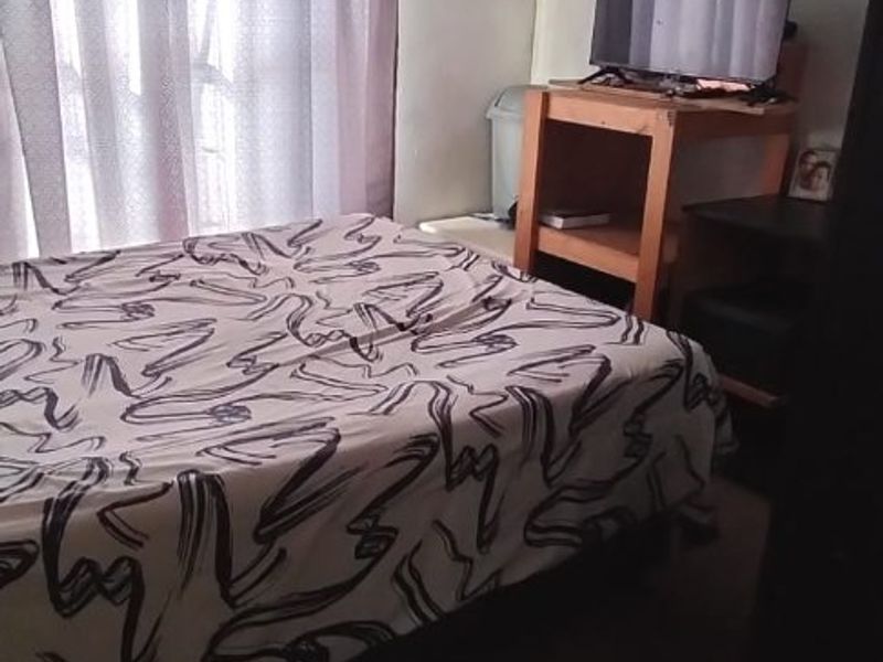 Three bedroom house in a desirable neighborhood  - Photo 10