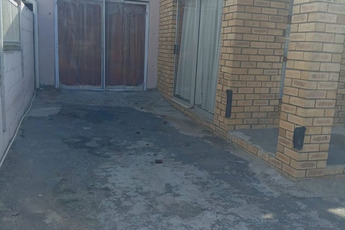 Three bedroom house in a desirable neighborhood  - Photo 5