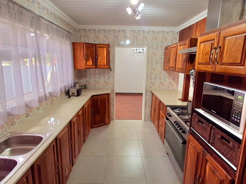 Spacious 4-Bedroom Home Near Primary & High Schools - Photo 3