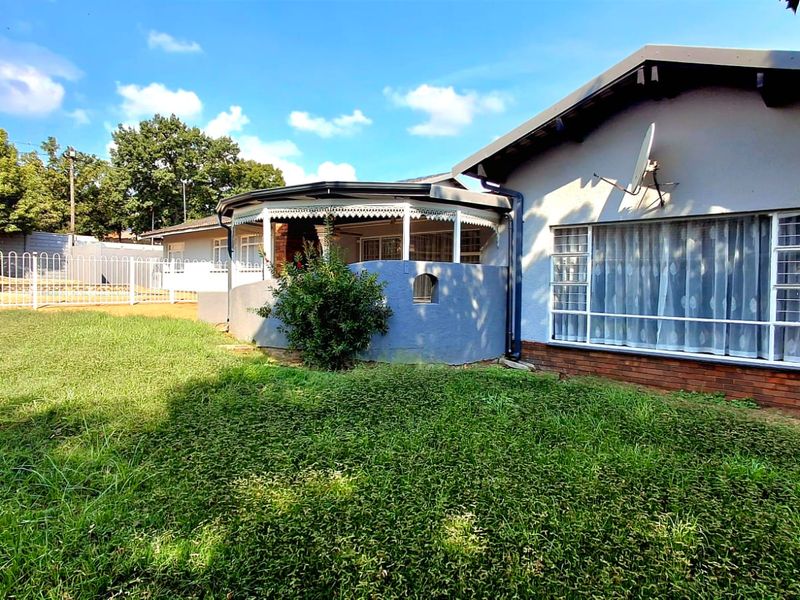 Spacious 4-Bedroom Home Near Primary & High Schools - Photo 1