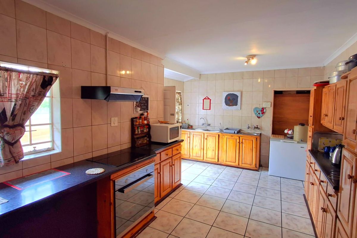 Prime Opportunity for Preschool or Aftercare – Equipped with Borehole & Solar Power - Photo 4