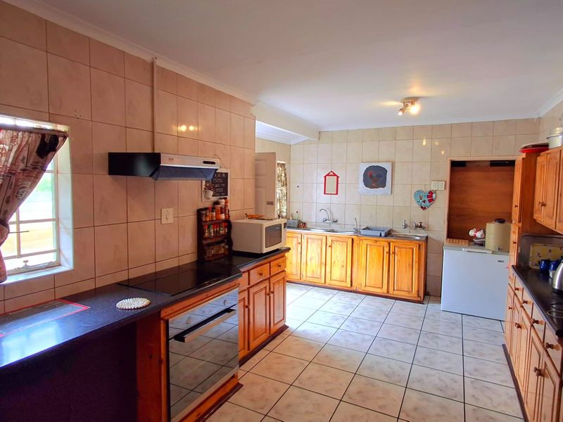 Prime Opportunity for Preschool or Aftercare – Equipped with Borehole & Solar Power - Photo 4