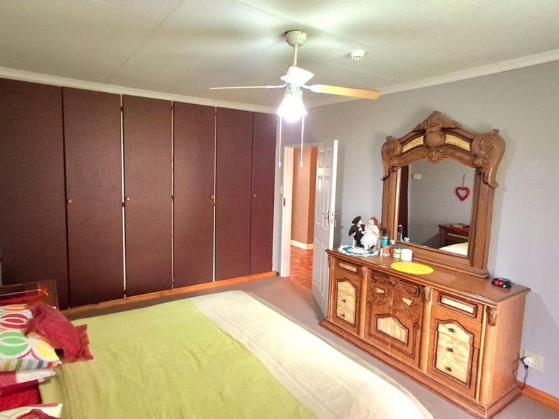 Prime Opportunity for Preschool or Aftercare – Equipped with Borehole & Solar Power - Photo 10